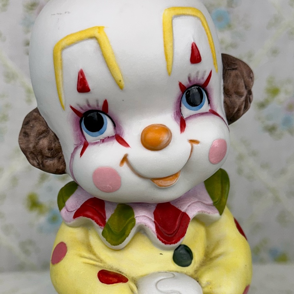 Adorable Vintage Lefton Clown Figurine